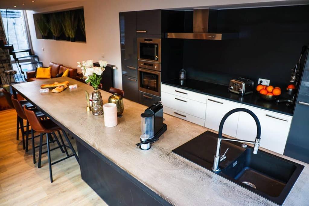 Amazon Corten Marche-en-Famenne Exteriér fotografie
